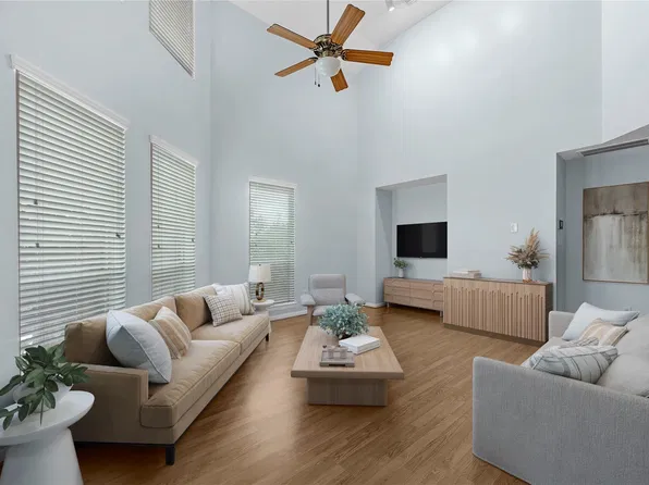 1712 Bevis St, Houston, TX 77008