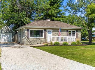 6221 N Saint Marys Rd, Peoria, IL 61614