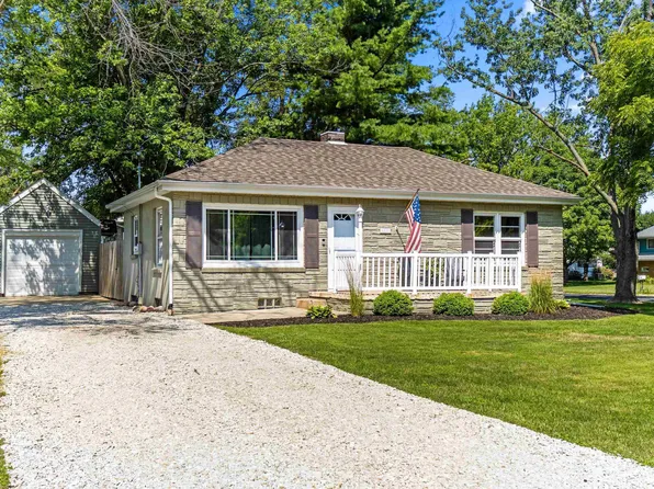 6221 N Saint Marys Rd, Peoria, IL 61614