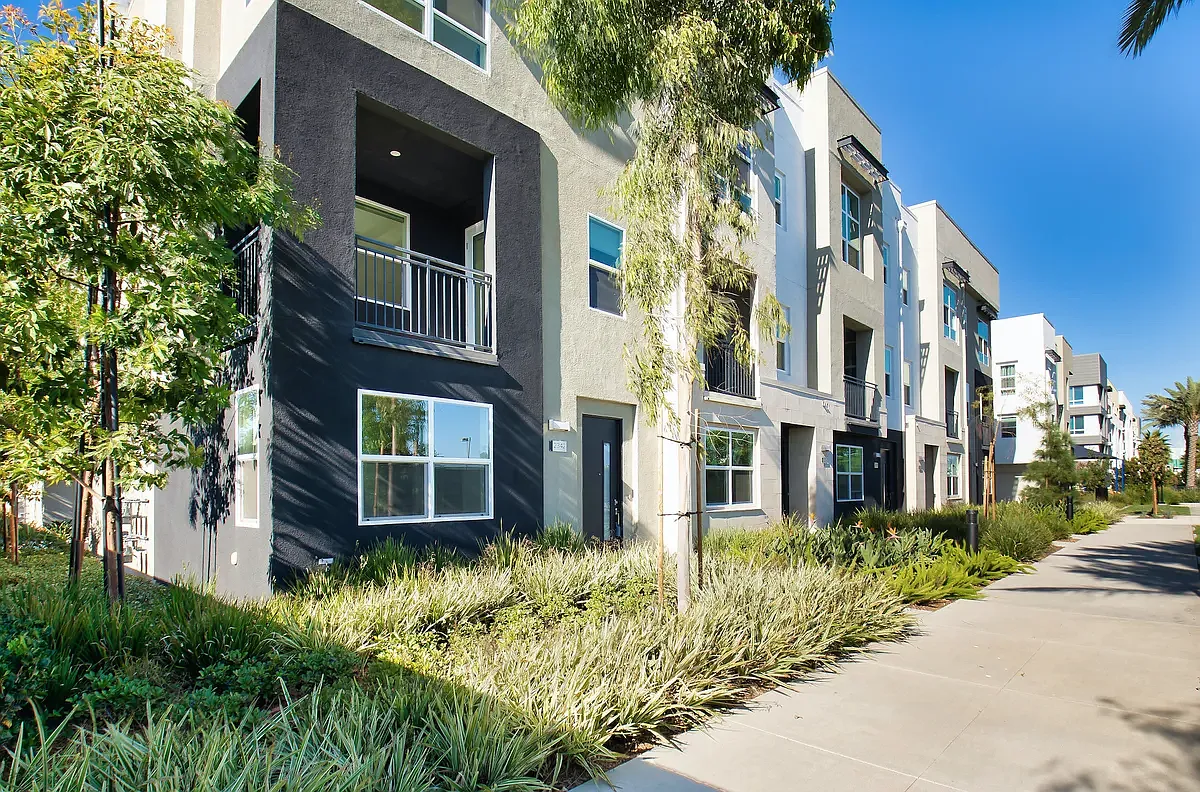 4 bed, 3.5 bath, $1,294 — Photo 1