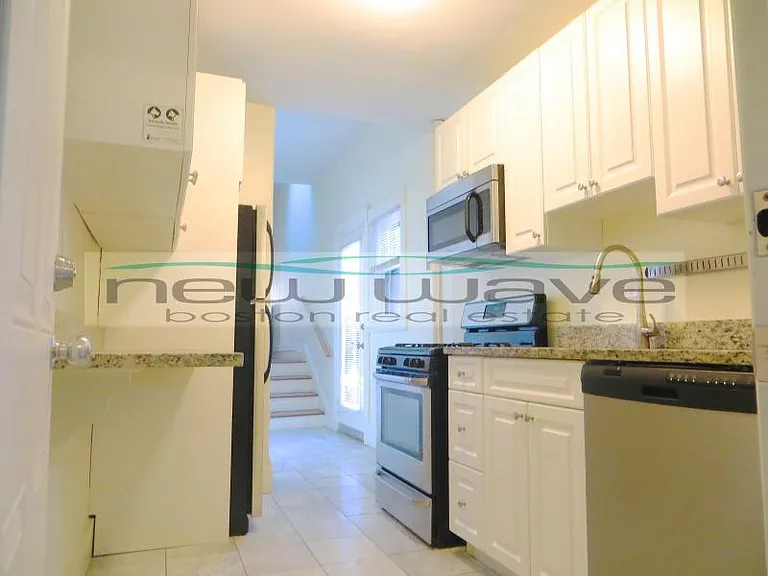 227 Newbury St #2R — Photo 1