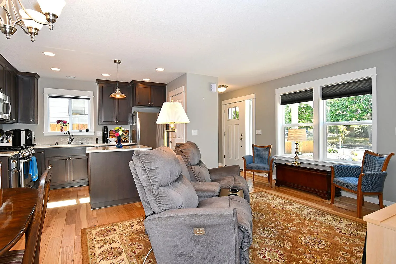 3 bed, 1250 sqft, $2,600 — Photo 4