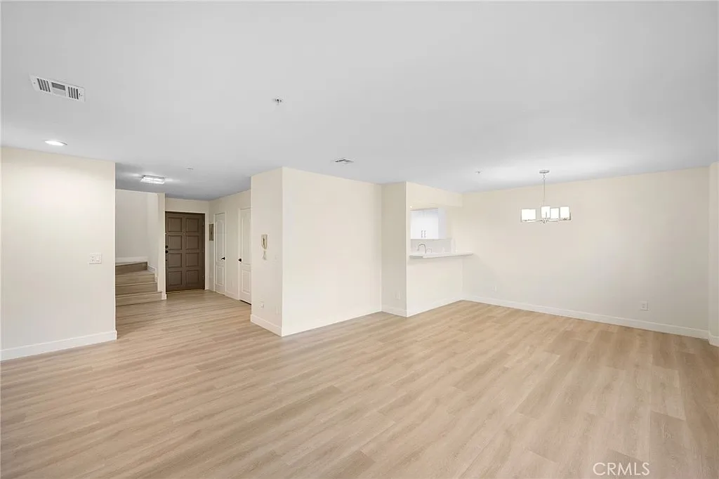 3 bed, 2.5 bath, 1532 sqft, $4,300 — Photo 4