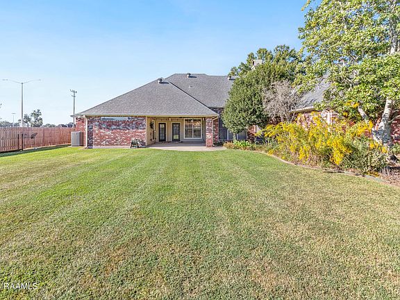 3rd image of 513 Kensington Dr