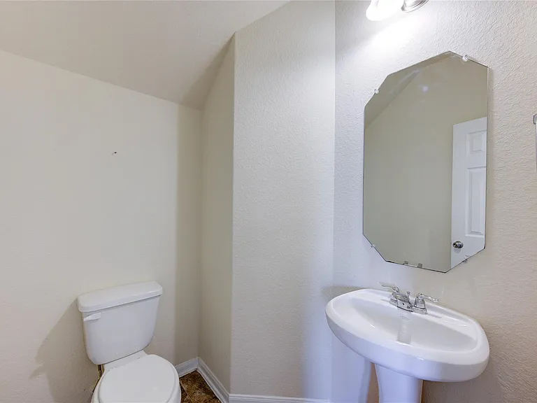 10907 Woodland Leaf Ln — Photo 11