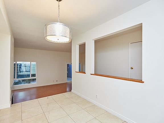 5th image of 11834 Gilmore St Unit 11