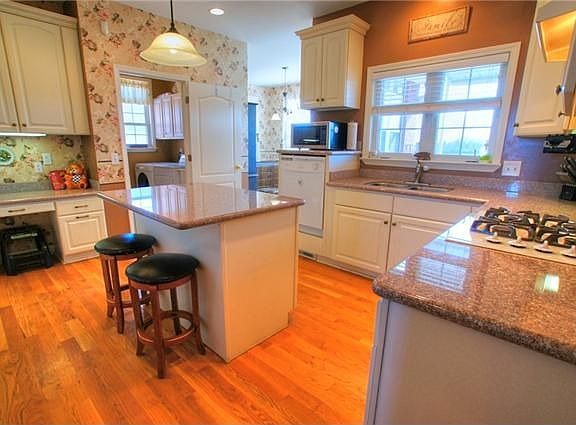 5th image of 3111 Glenview Dr
