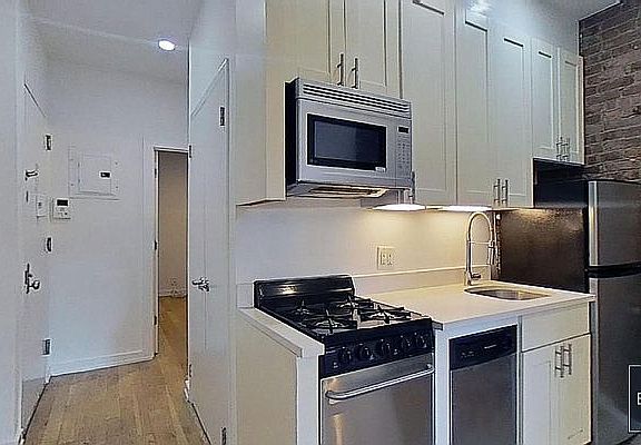 2nd image of 218 E 84th St APT 4C