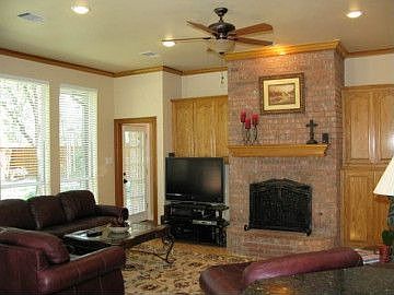 3rd image of 575 Southview Trl