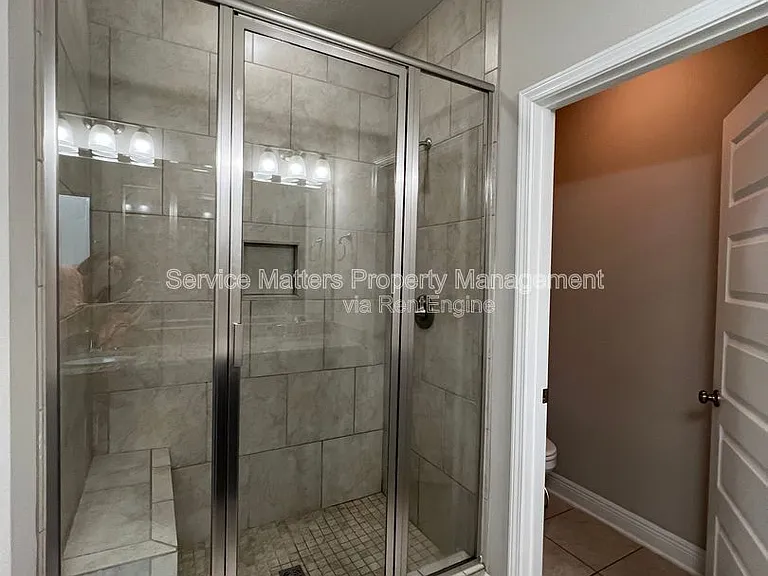4533 Oak Orchard Cir — Photo 17