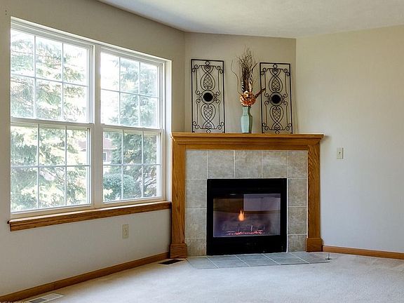 4th image of 5381 Pebble Creek Ln #6