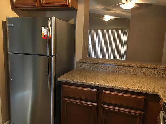 3rd image of 610 W Fellars Dr
