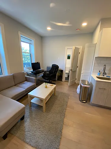 104 Queensberry St #4 Photo 1