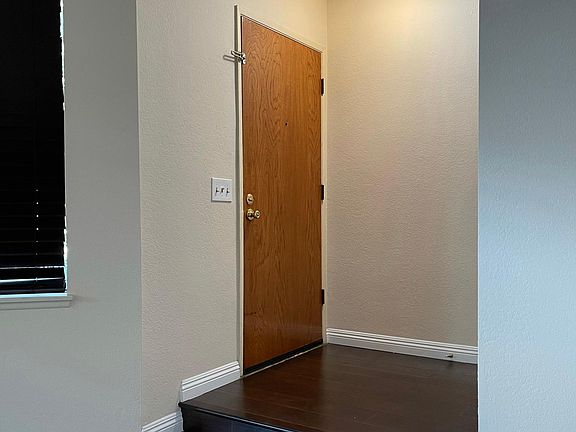 5th image of 50 Willowcrest Ln