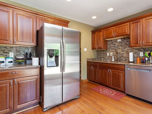 4th image of 465 Kristina Dr