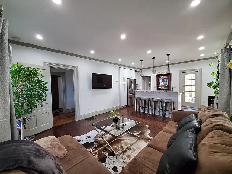 233 N Summit St — Photo 11