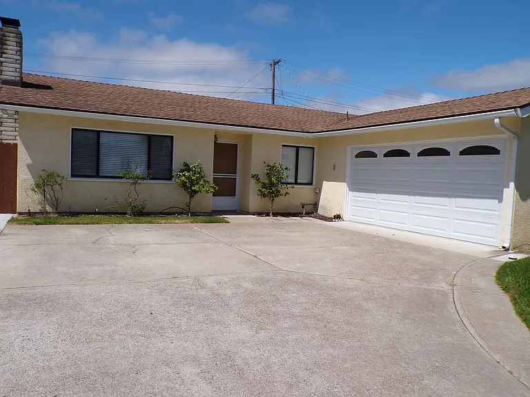 3930 Neptune Ave — Photo 2