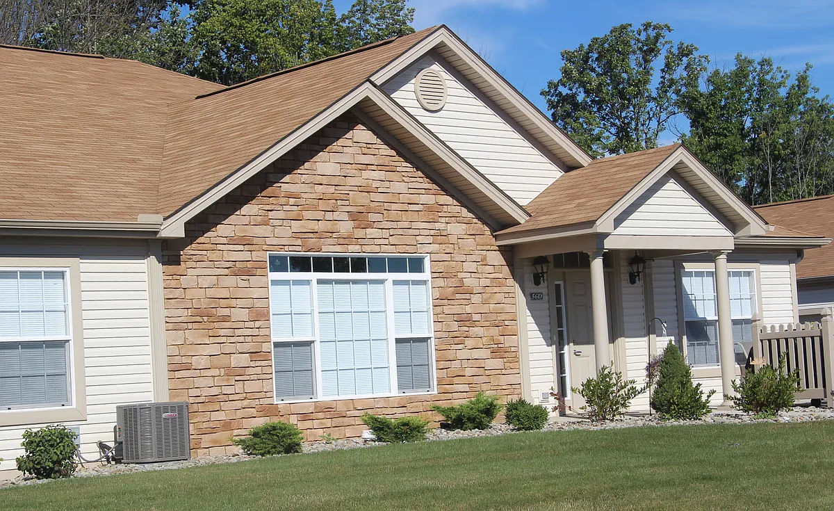 Evans Lake Apartment - Pointe At Evans Lake