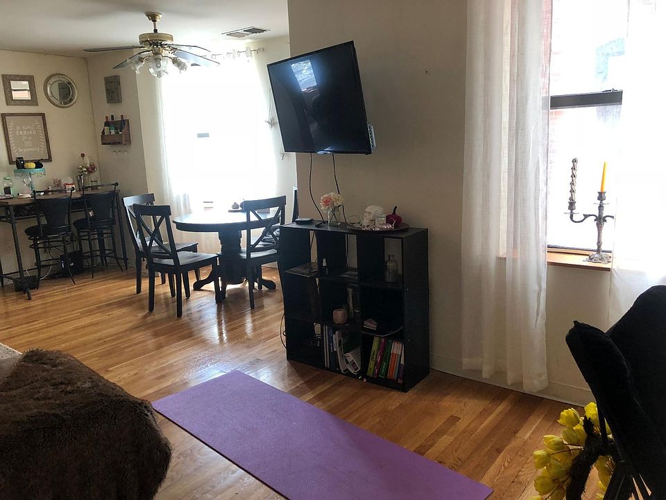 2nd image of 101 Gainsborough St #105