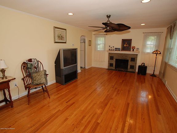 4th image of 16 Tanager Dr