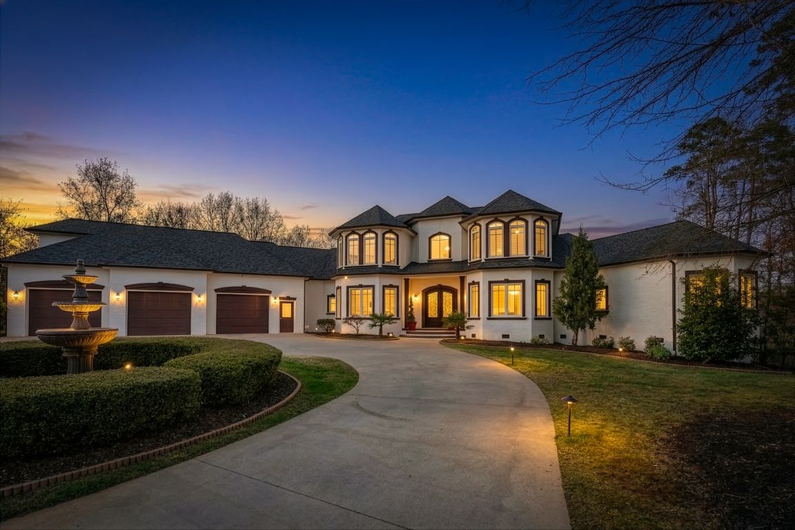 1326 Lochsire Dr-1