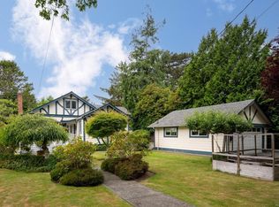 1036 Deal St, Oak Bay, BC V8S 5G5