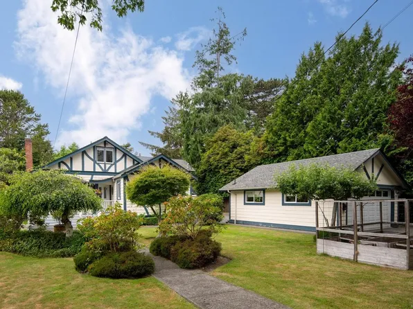 1036 Deal St, Oak Bay, BC V8S 5G5
