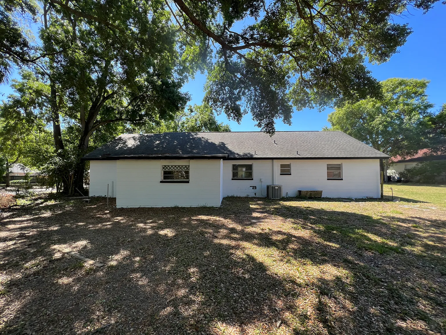 3 bed, 1600 sqft, $2,400 — Photo 4