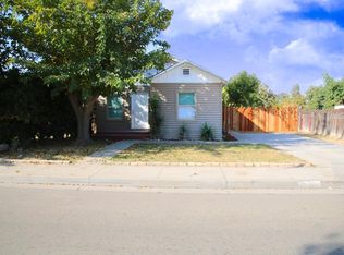 875 S 8th St, Kerman, CA 93630
