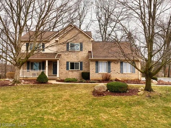 6350 Waldon Woods Dr, Clarkston, MI 48346