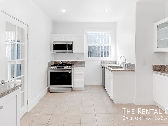 5th image of 547 N Windsor Blvd
