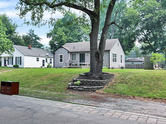 3rd image of 5619 Rosslyn Ave