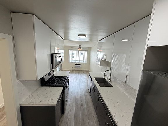 5th image of 1012 3rd St APT 205