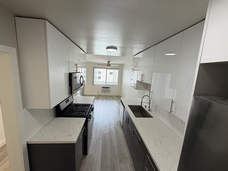 Vantage Point Apartments West — Photo 6