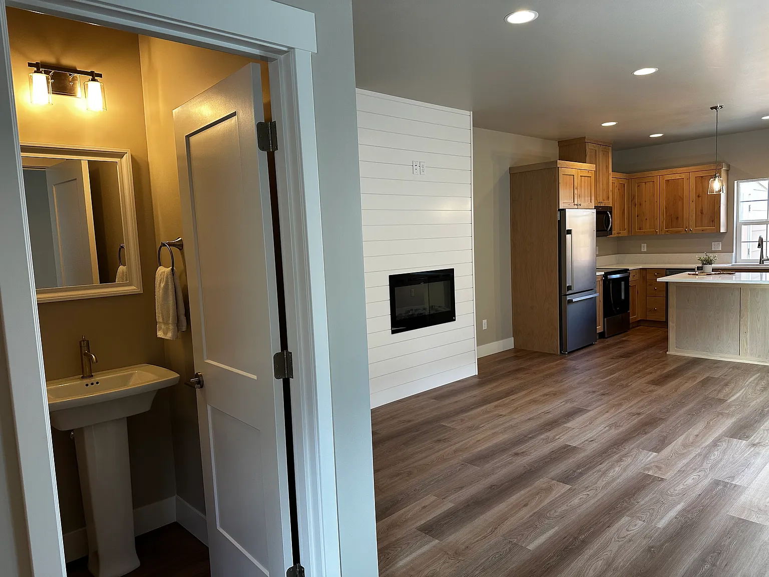 3 bed, 2.5 bath, 1212 sqft, $2,495 — Photo 3