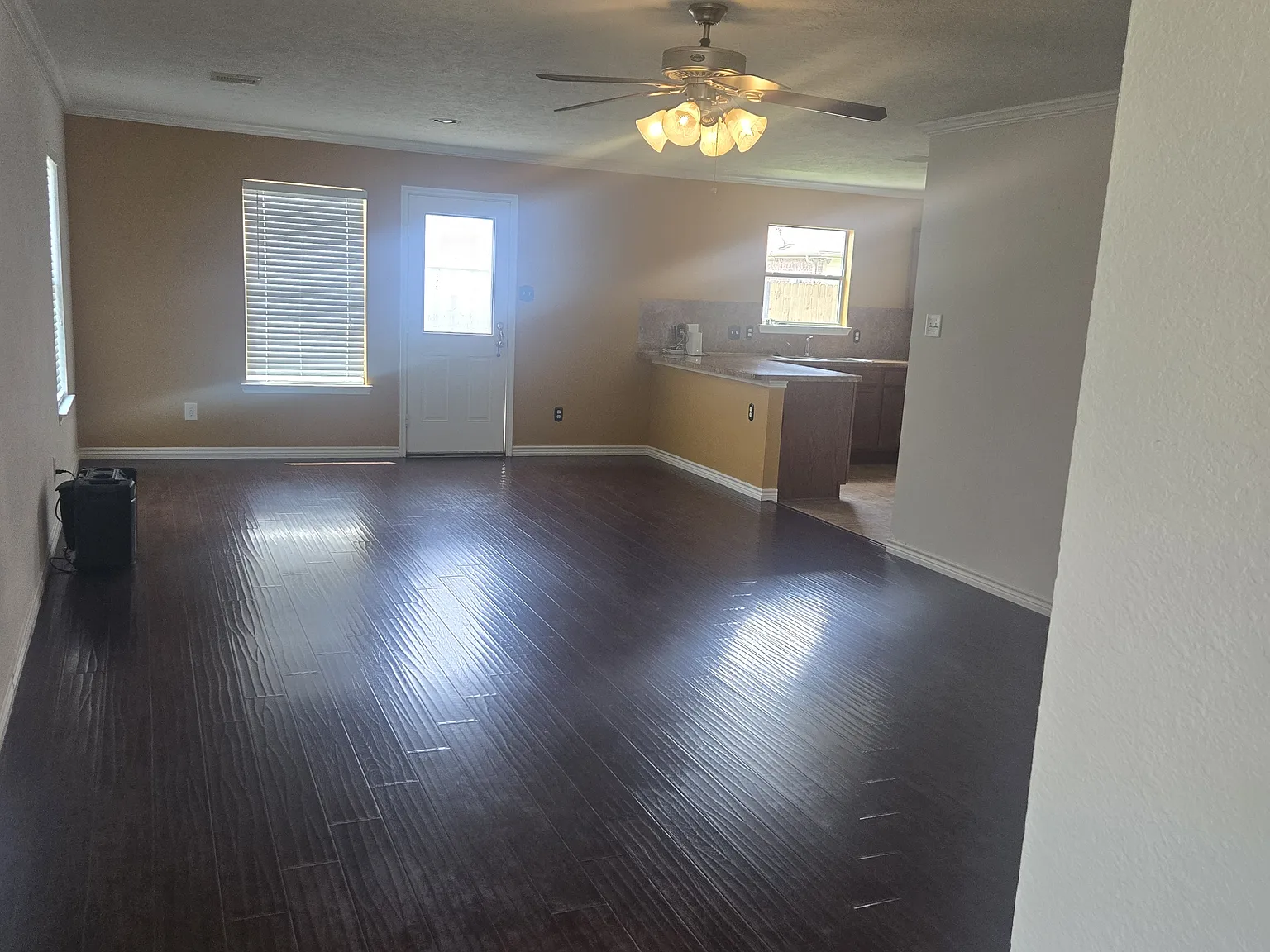4 bed, 1614 sqft, $2,400 — Photo 2