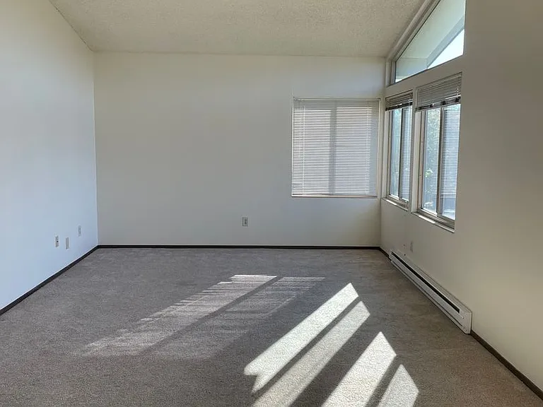 Wingate Apartments — Photo 17