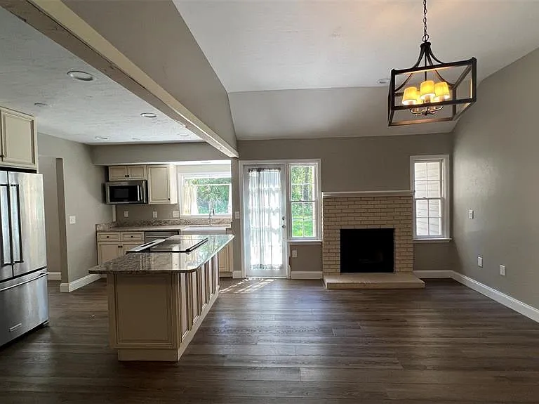 5503 SW 84th Dr — Photo 2