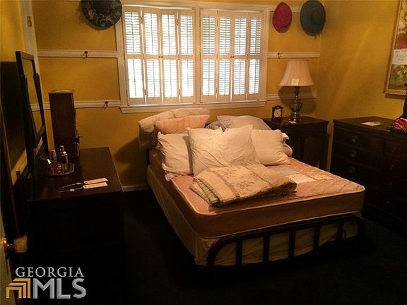 4th image of 102 Bedford St