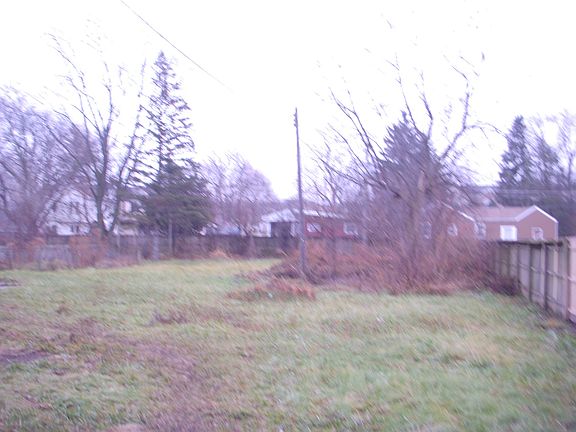 4th image of 327 Riverview Dr