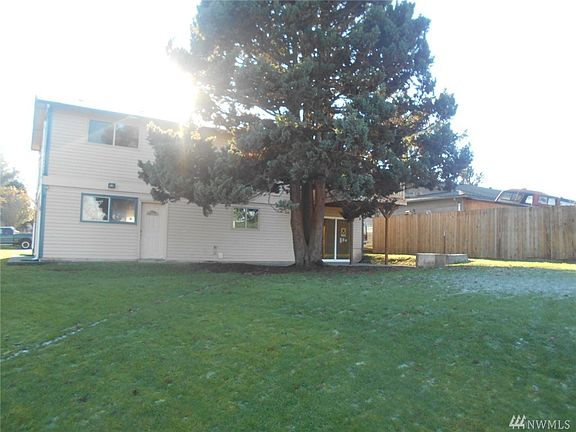 5th image of 6303 56th Pl NE