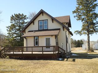 17 Lawrence St W, New York Mills, MN 56567