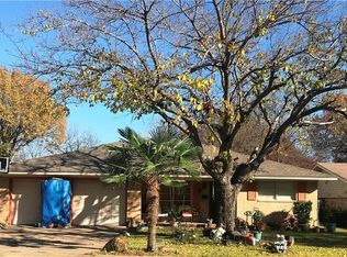 1022 SE 2nd St, Grand Prairie, TX 75051