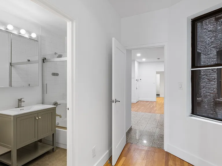 229 E 53rd St #3-E — Photo 10