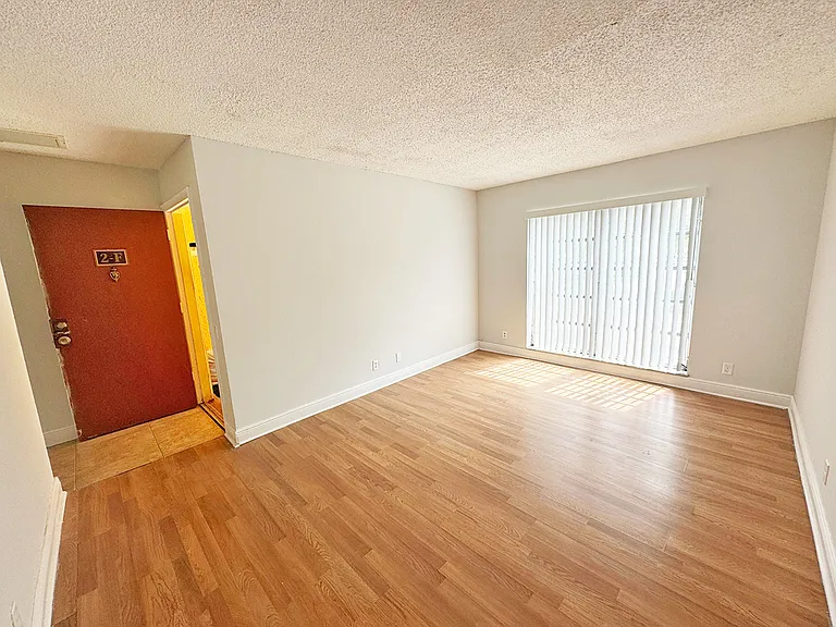 4543 Treehouse Ln #2F — Photo 3