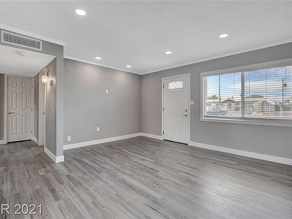 5th image of 4952 E Harmon Ave