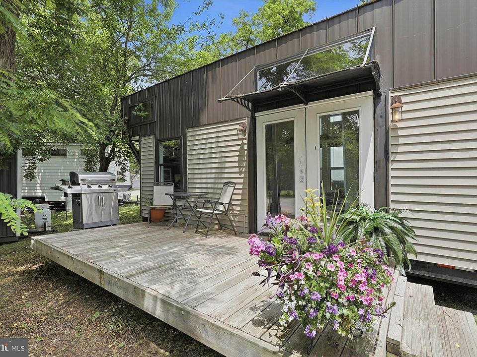 1st image of 867 Schwanger Rd #33