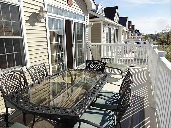 4th image of 1245 Asbury Ave #C