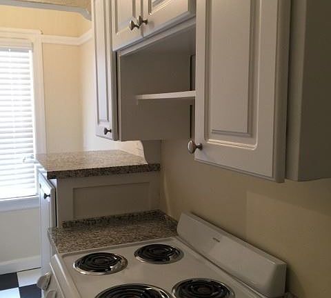 3rd image of 1305 24th St APT 08