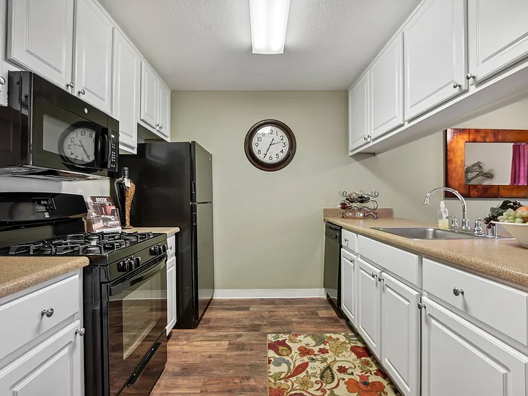 Riverview Ranch Apartments — Photo 39